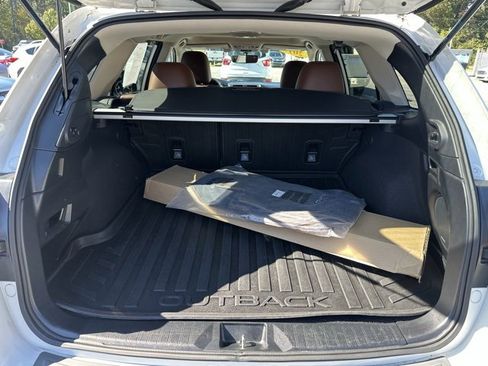 Used 2018 Subaru Outback 3.6R Touring w/ Popular Package #3 image 8