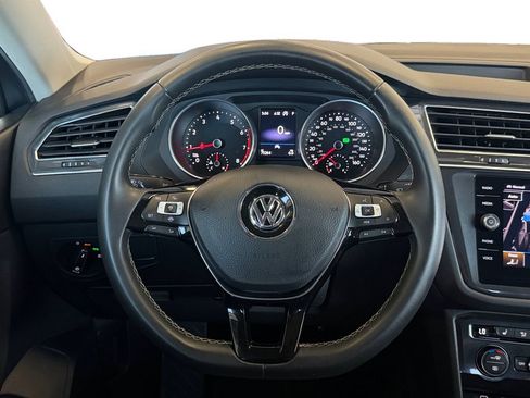Used 2021 Volkswagen Tiguan SEL AWD/4WD image 17