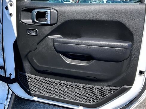 Used 2023 Jeep Wrangler Unlimited image 12