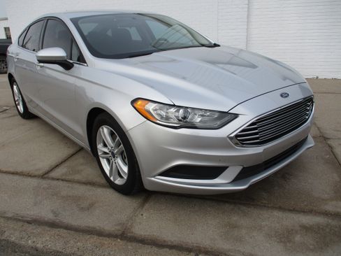 Used 2018 Ford Fusion SE w/ Fusion SE Technology Package image 1