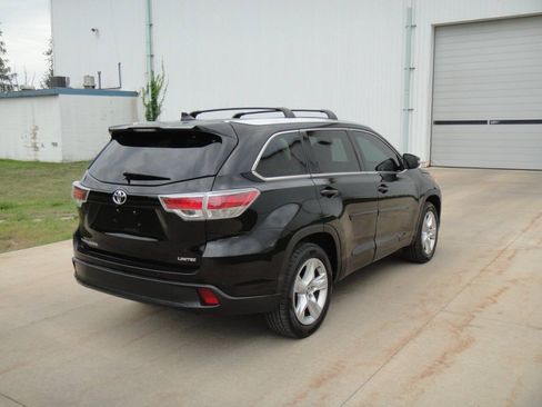 Used 2016 Toyota Highlander Limited FWD image 13