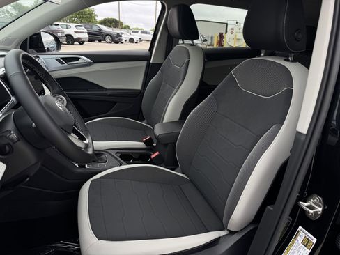New 2026 Volkswagen Taos SE FWD image 26
