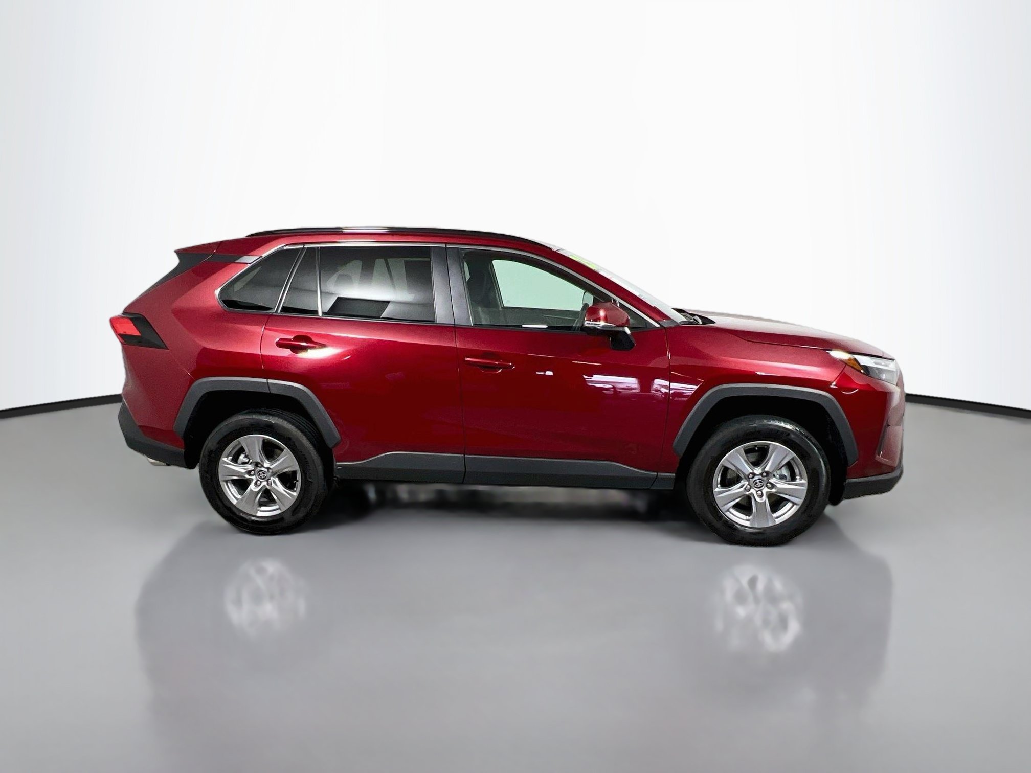 Used 2025 Toyota RAV4 XLE FWD image 3