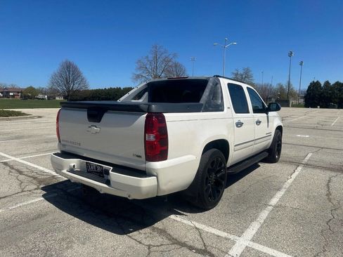 Used 2010 Chevrolet Avalanche LTZ AWD/4WD image 4
