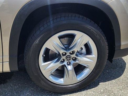 Used 2016 Toyota Highlander Limited FWD image 7