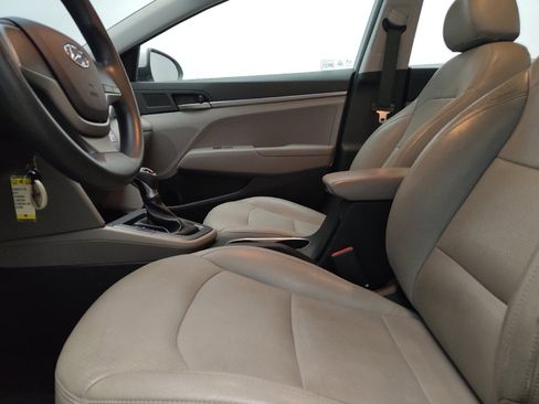 Used 2017 Hyundai Elantra SE FWD image 17