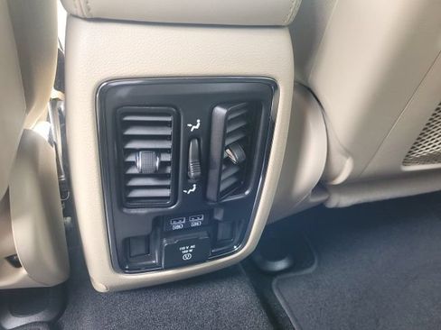 Used 2020 Jeep Grand Cherokee Limited AWD/4WD image 19