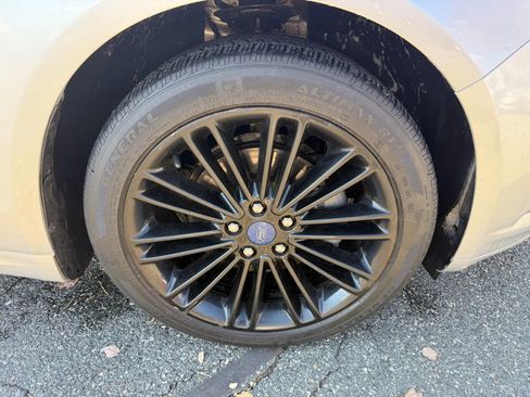 Used 2016 Ford Fusion SE w/ Equipment Group 202A image 9