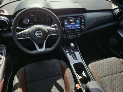 Used 2022 Nissan Kicks SR w/ Interior Electronics Package FWD image 19