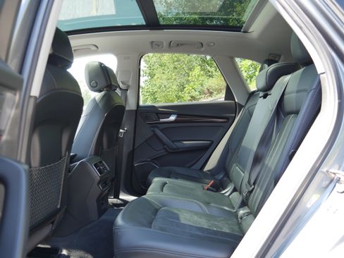 Used 2019 Audi Q5 2.0T Premium w/ Convenience Package AWD/4WD image 14