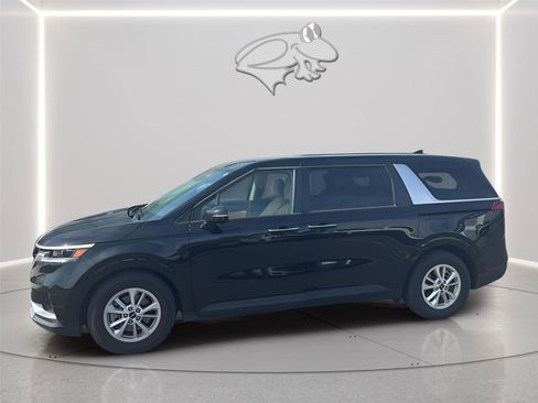 Used 2024 Kia Carnival LX image 6