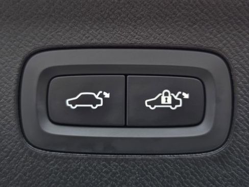 Used 2025 Volvo XC90 B6 Ultra AWD/4WD image 11