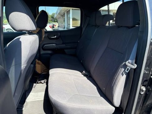 Used 2019 Toyota Tacoma TRD Sport AWD/4WD image 15