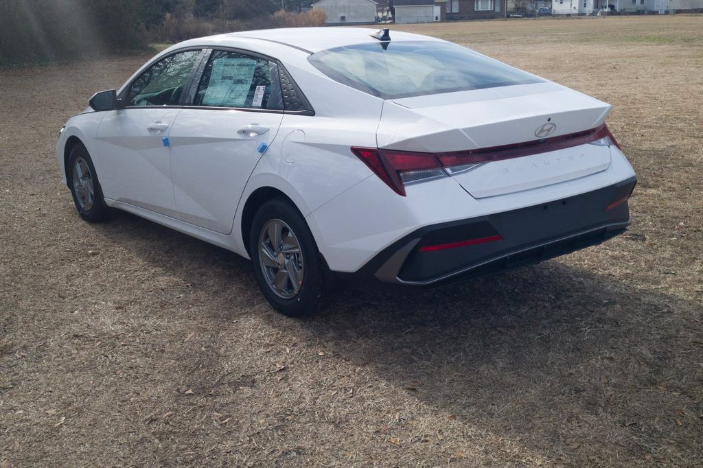 New 2026 Hyundai Elantra SE FWD image 7