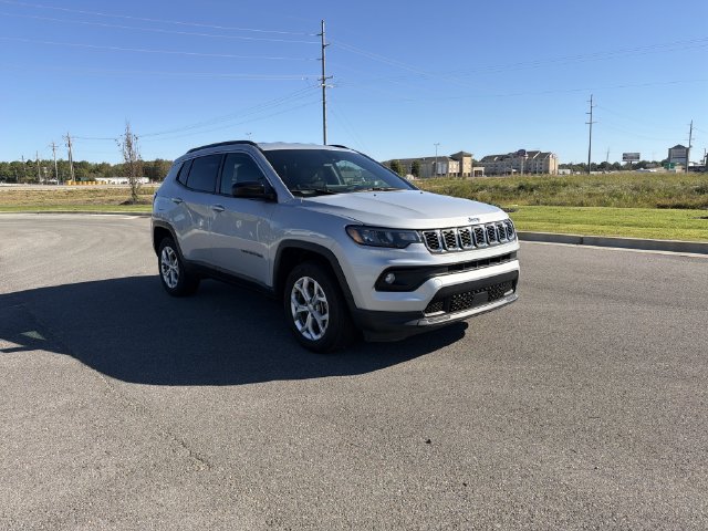 Used 2024 Jeep Compass Latitude AWD/4WD image 7