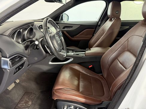 Used 2018 Jaguar F-PACE S image 5