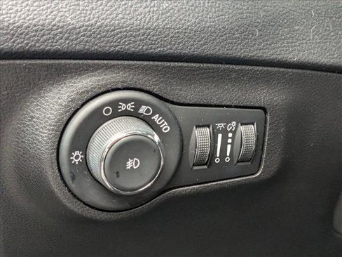 Used 2020 Jeep Compass Latitude w/ Premium Lighting Group image 11