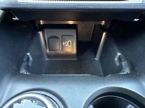 Used 2025 Ford Explorer Active image 28