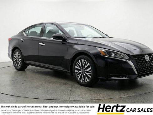 Used 2025 Nissan Altima 2.5 SV image 1