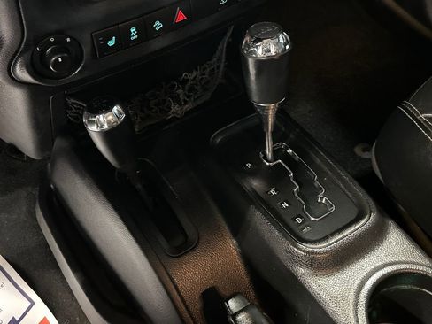 Used 2016 Jeep Wrangler Unlimited Sahara w/ Connectivity Group AWD/4WD image 23