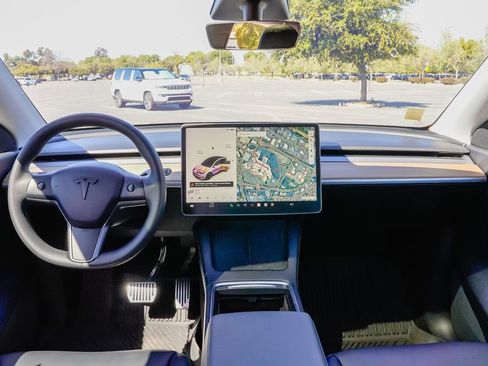 Used 2021 Tesla Model Y Long Range image 14