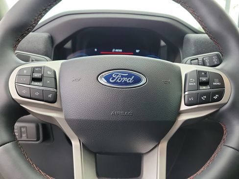 Used 2026 Ford Explorer Active RWD image 14
