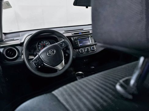 Used 2015 Toyota RAV4 LE AWD/4WD image 18