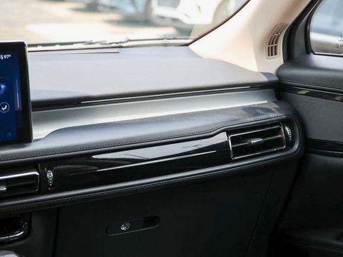 Certified 2023 Lincoln Nautilus FWD image 11