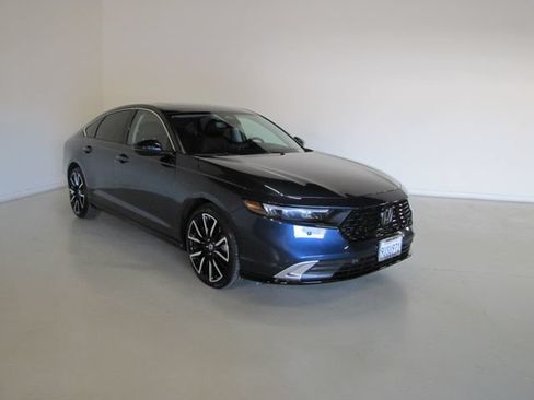 Used 2025 Honda Accord Touring image 3