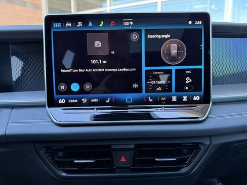 Used 2025 Volkswagen Tiguan SE R-Line AWD/4WD image 18