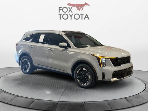 Used 2025 Kia Sorento S w/ Panoramic Sunroof Package FWD image 8