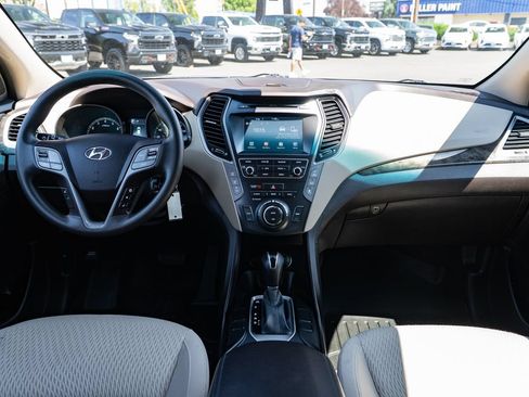 Used 2018 Hyundai Santa Fe SE AWD/4WD image 10