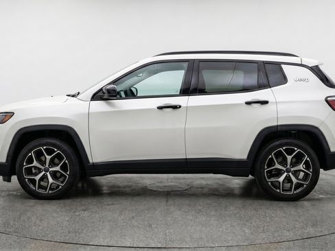 Used 2025 Jeep Compass Limited image 5