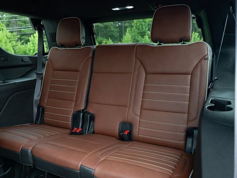 Used 2024 GMC Yukon Denali Ultimate AWD/4WD image 36