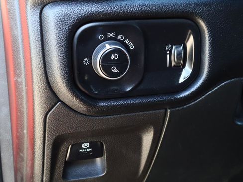 Used 2020 RAM 1500 Rebel image 23