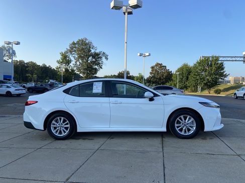 Used 2025 Toyota Camry LE FWD image 13