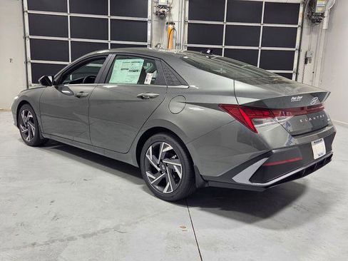 New 2026 Hyundai Elantra Limited image 9