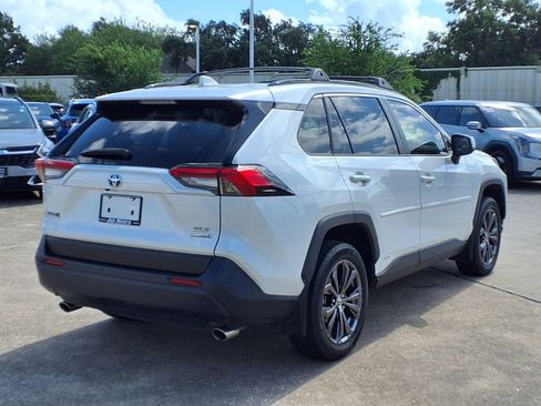 Used 2022 Toyota RAV4 XLE Premium AWD/4WD image 4