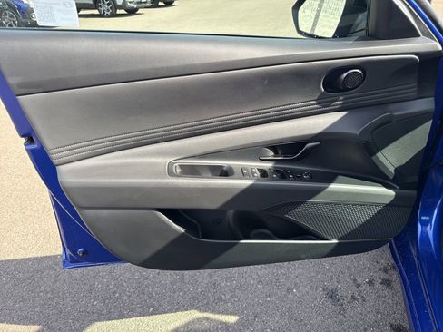 Used 2025 Hyundai Elantra SEL w/ Cargo Package image 19