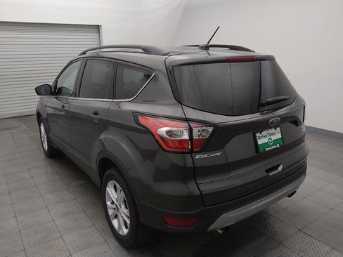 Used 2018 Ford Escape SE FWD image 5