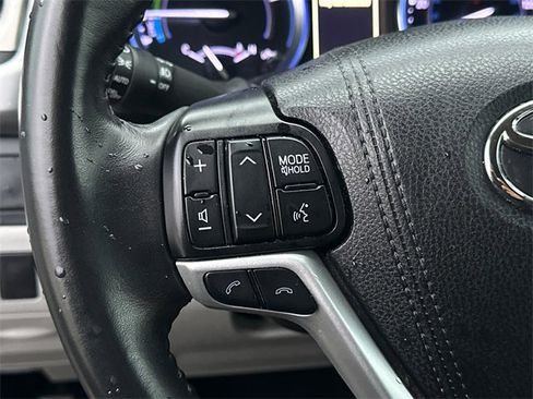 Used 2019 Toyota Highlander XLE image 26