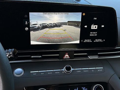 Used 2024 Hyundai Elantra SEL image 13