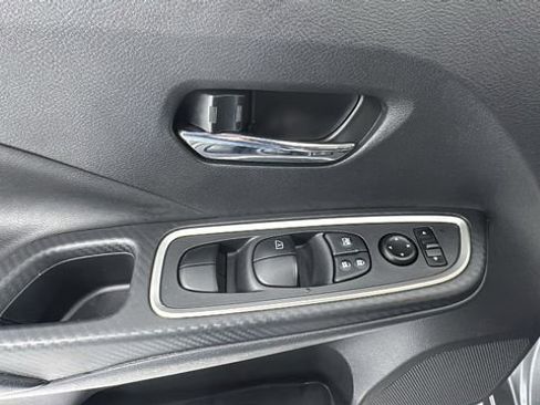 Used 2025 Nissan Versa SR image 17