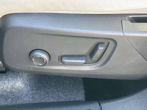 Certified 2026 Volvo XC40 B5 Plus w/ Protection Package Premier image 18