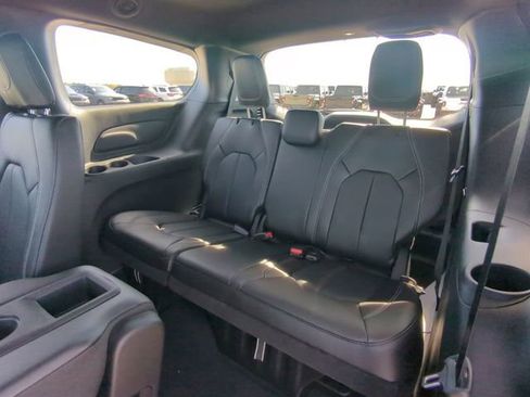 New 2026 Chrysler Pacifica Select w/ S Appearance Package image 16