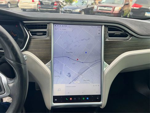 Used 2015 Tesla Model S 70D image 16