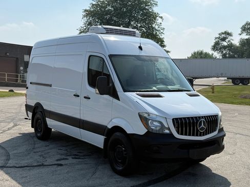 Used 2015 Freightliner Sprinter 2500 w/ Additional Battery Package RWD image 1