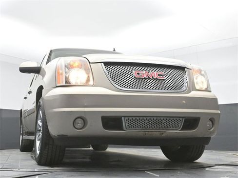 Used 2013 GMC Yukon XL Denali image 46