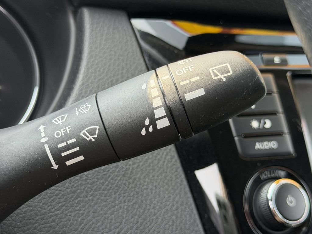 Used 2019 Nissan Rogue S AWD/4WD image 24