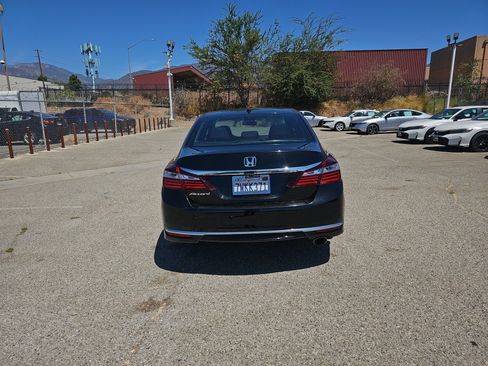 Used 2017 Honda Accord EX image 5